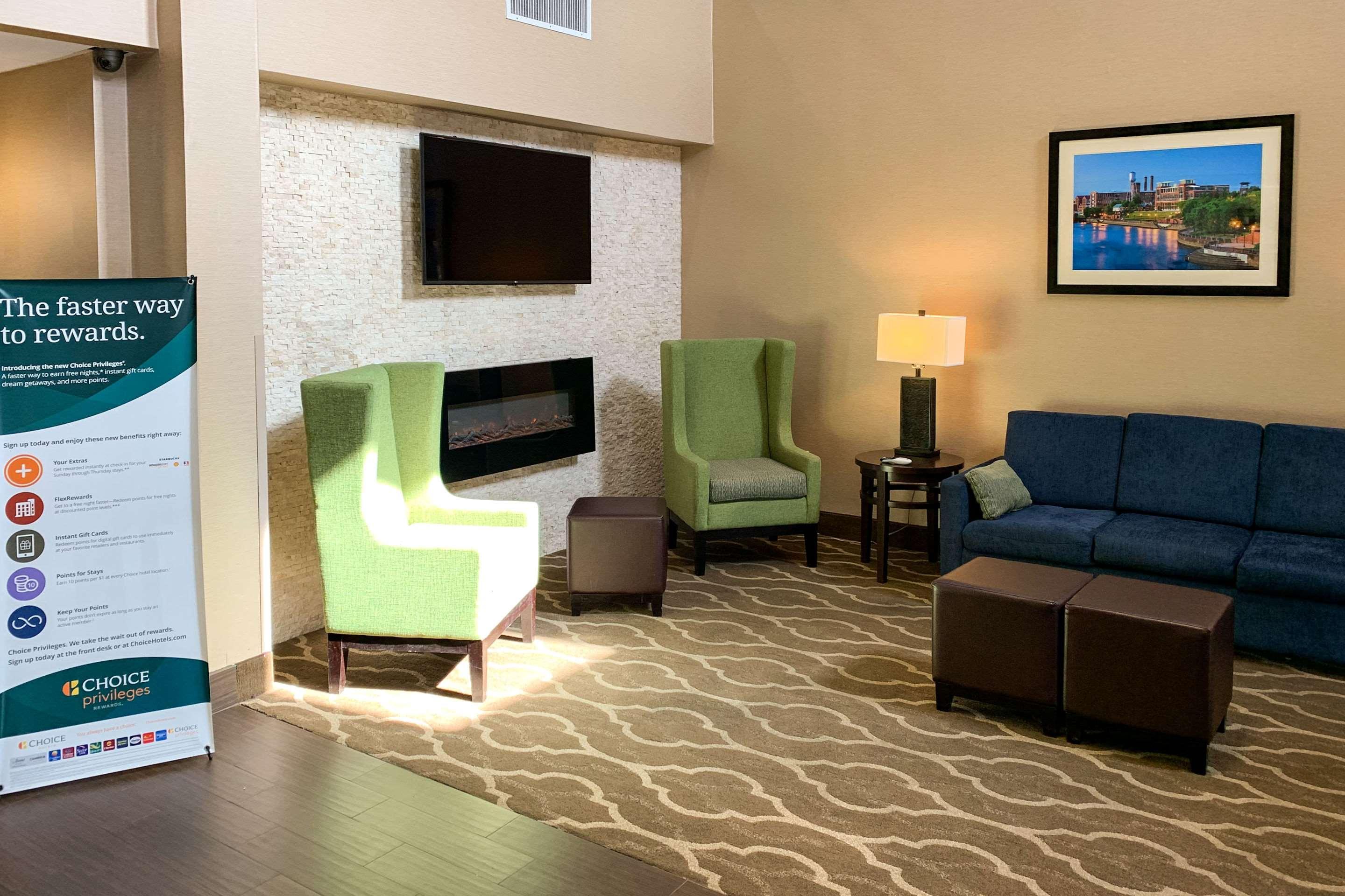 Comfort Suites Columbus State University Area Exteriér fotografie